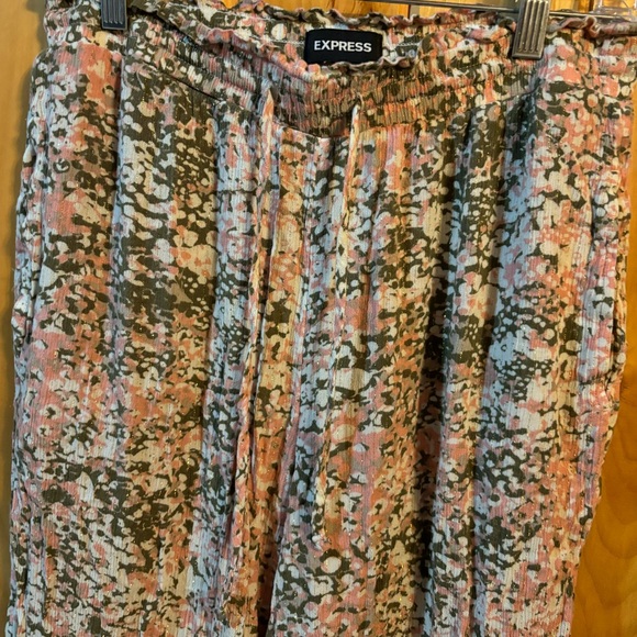 Express Women’s Floral Flowy Pants - Picture 3 of 7